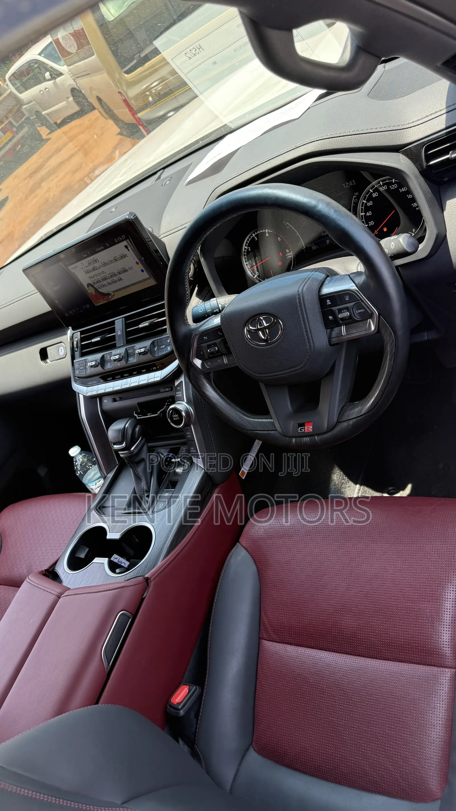 Toyota Land Cruiser LC300 2024 White