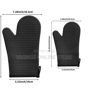 Highlights the Exact Dimensions of a Pair of Non-Slip Silicone Oven