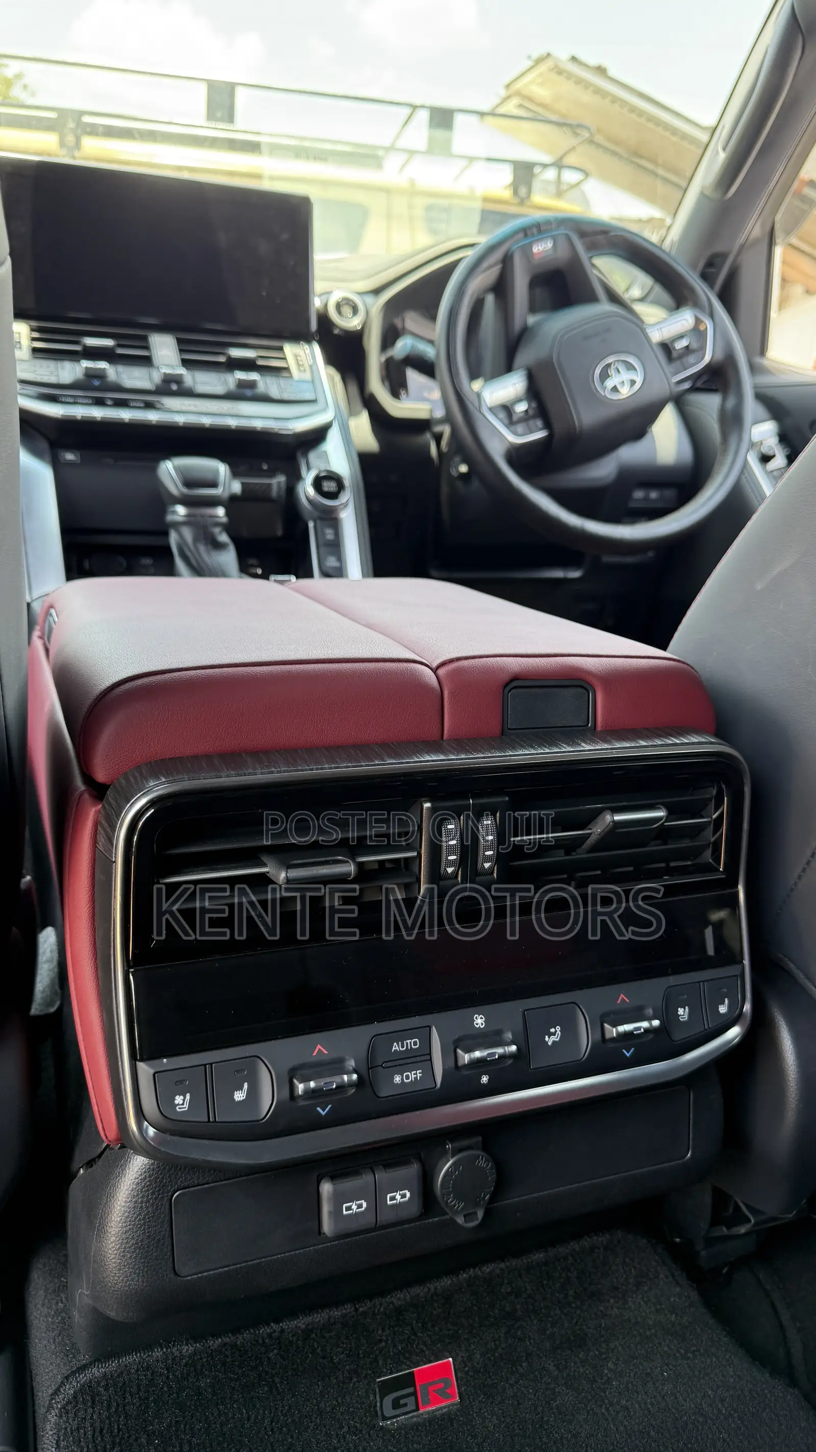 Toyota Land Cruiser LC300 2024 White