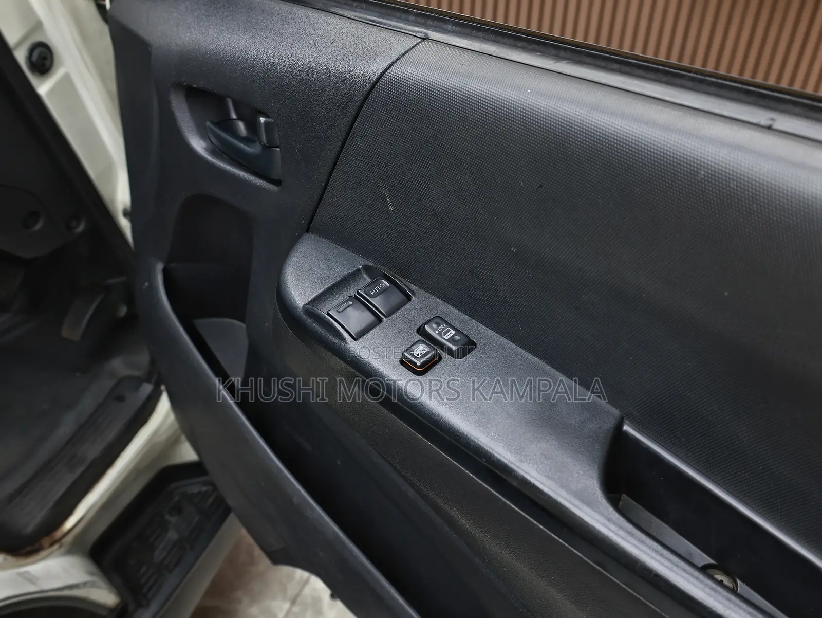 Toyota HiAce 2012 White