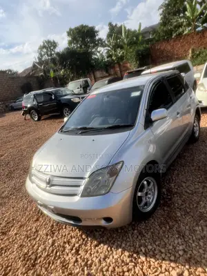 Toyota IST 2005 Silver
