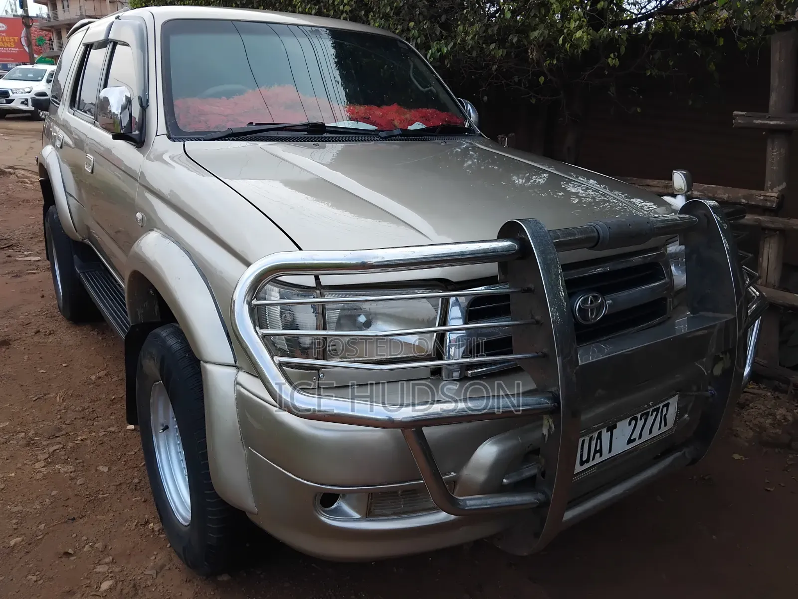 Toyota Hilux Surf 2000 Gold