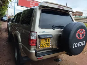Toyota Hilux Surf 2000 Gold