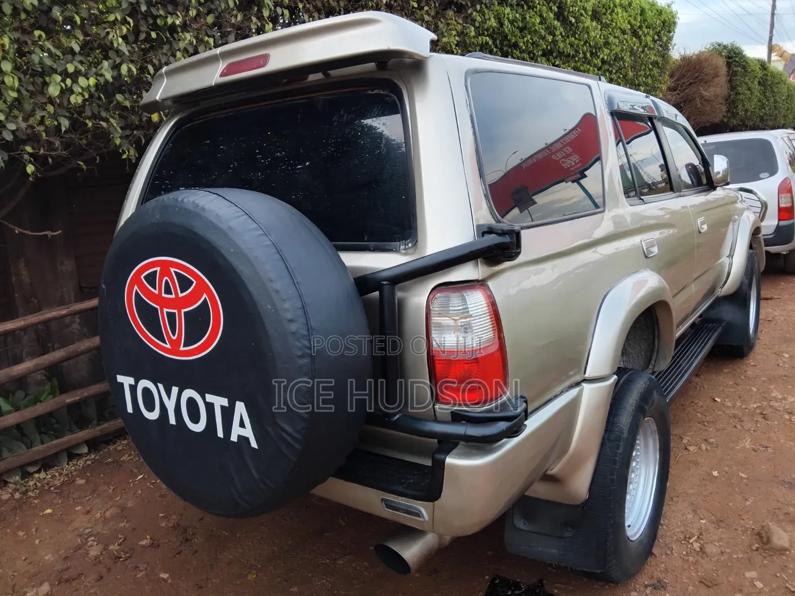 Toyota Hilux Surf 2000 Gold