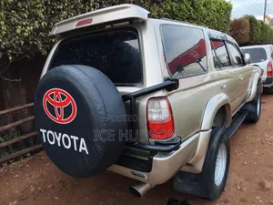 Toyota Hilux Surf 2000 Gold
