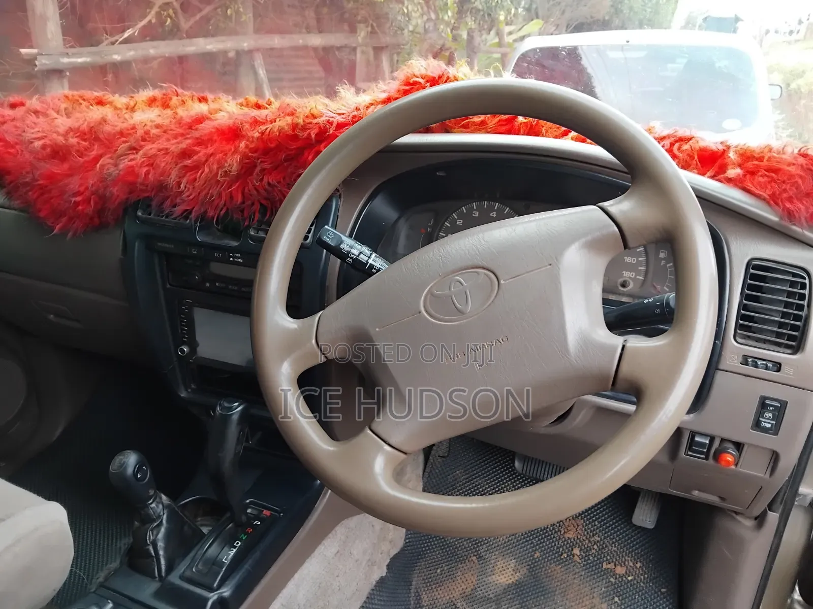 Toyota Hilux Surf 2000 Gold