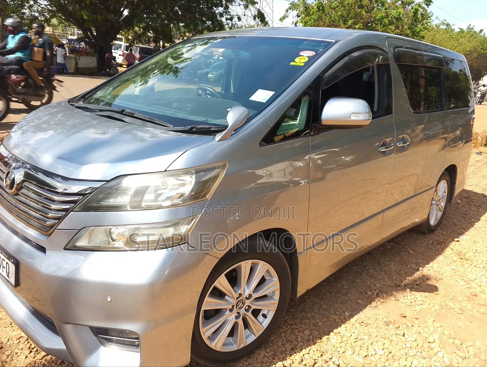 Toyota Alphard 2.4 Petrol AWD 2012 Silver