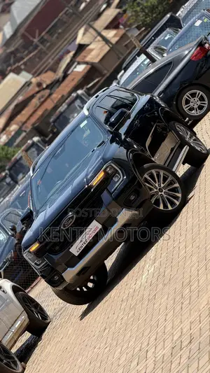 Ford Everest 2023 Black