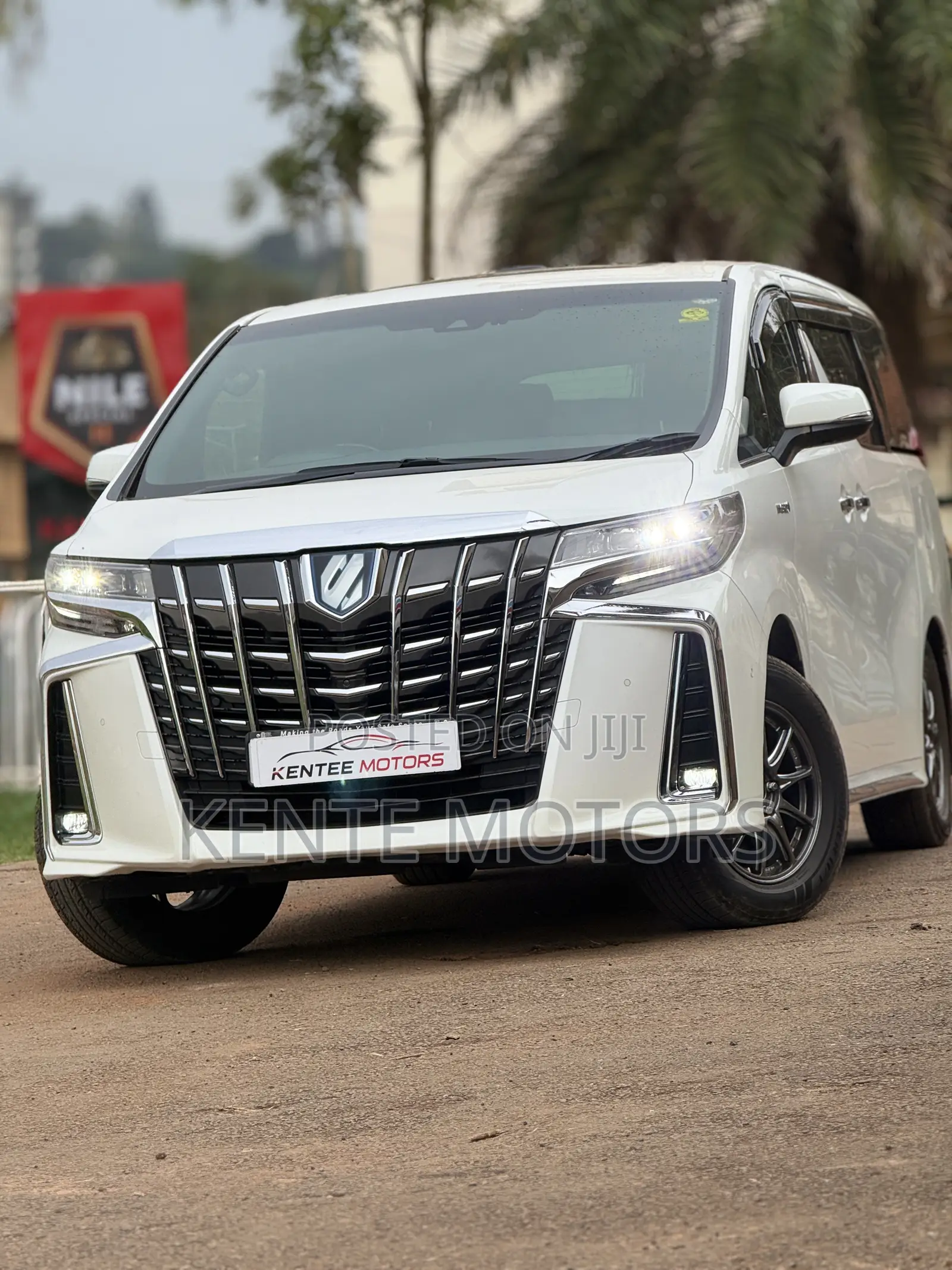 Toyota Alphard 2.5 Hybrid AWD 2023 White