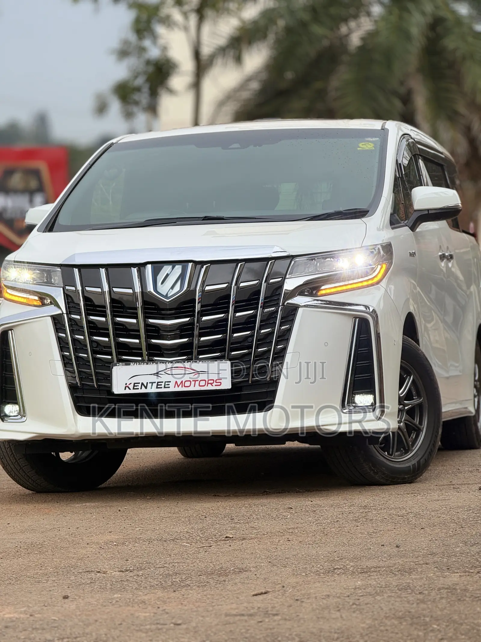 Toyota Alphard 2.5 Hybrid AWD 2023 White