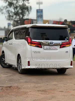 Toyota Alphard 2.5 Hybrid AWD 2023 White