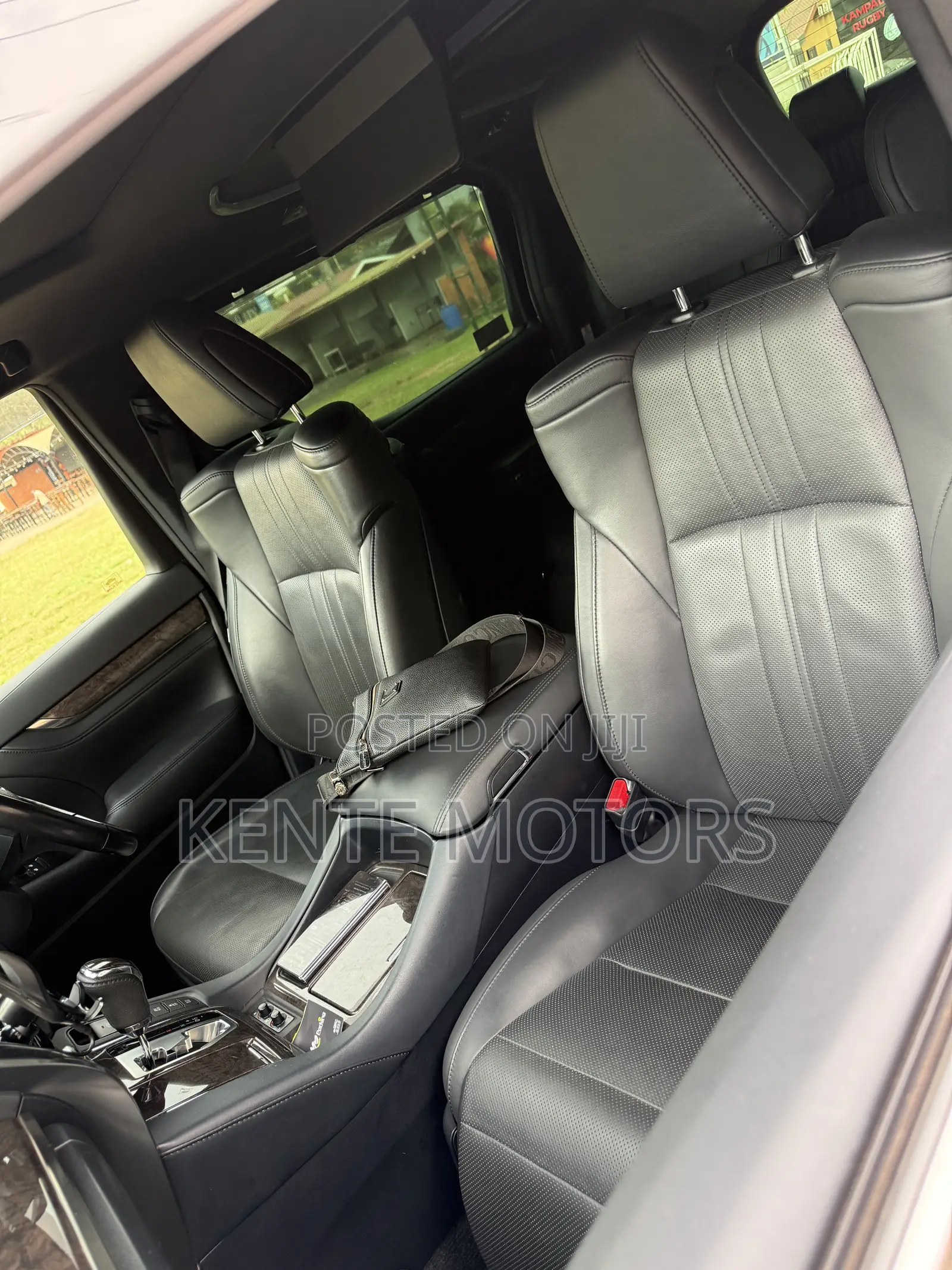 Toyota Alphard 2.5 Hybrid AWD 2023 White