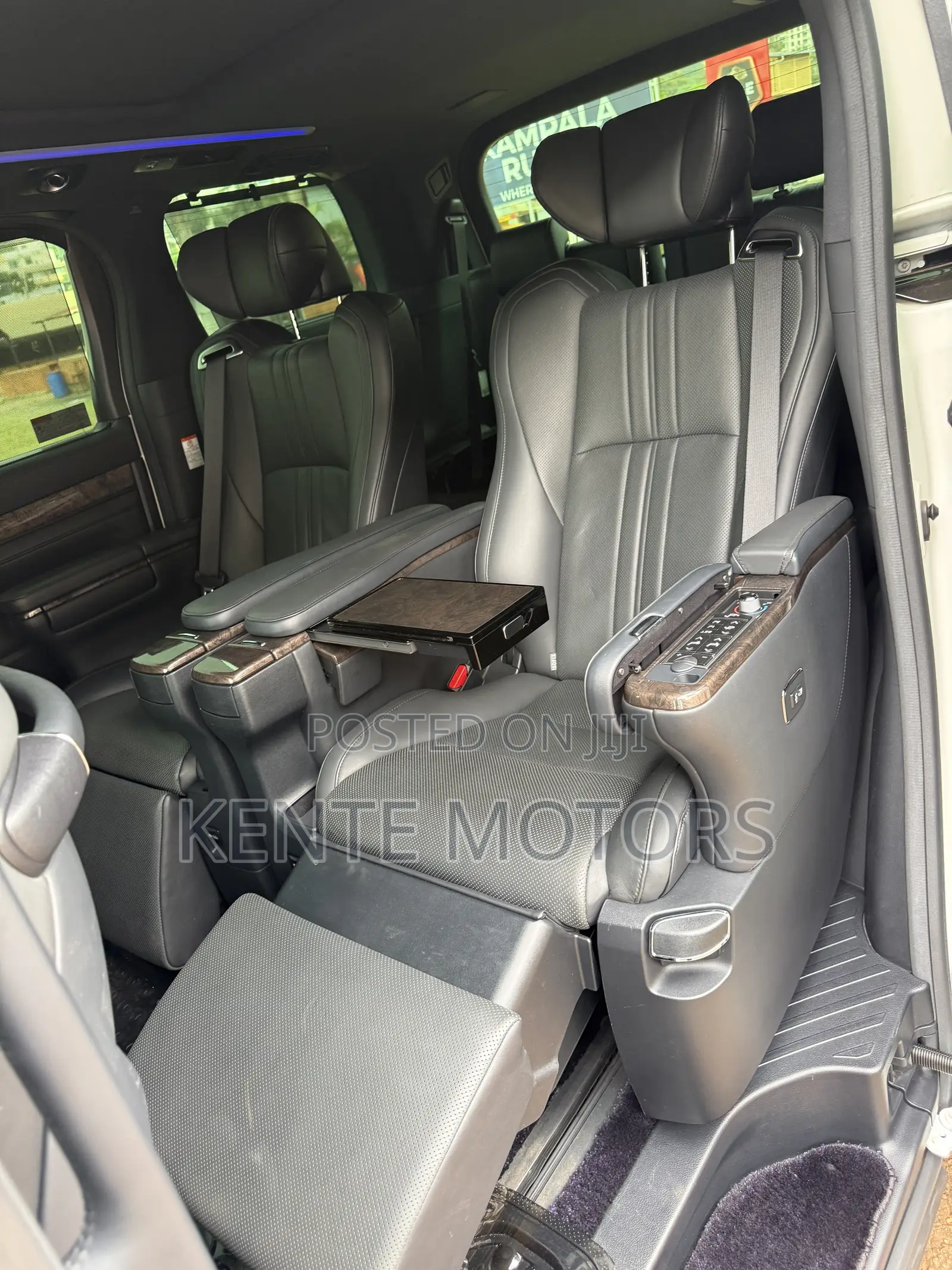 Toyota Alphard 2.5 Hybrid AWD 2023 White