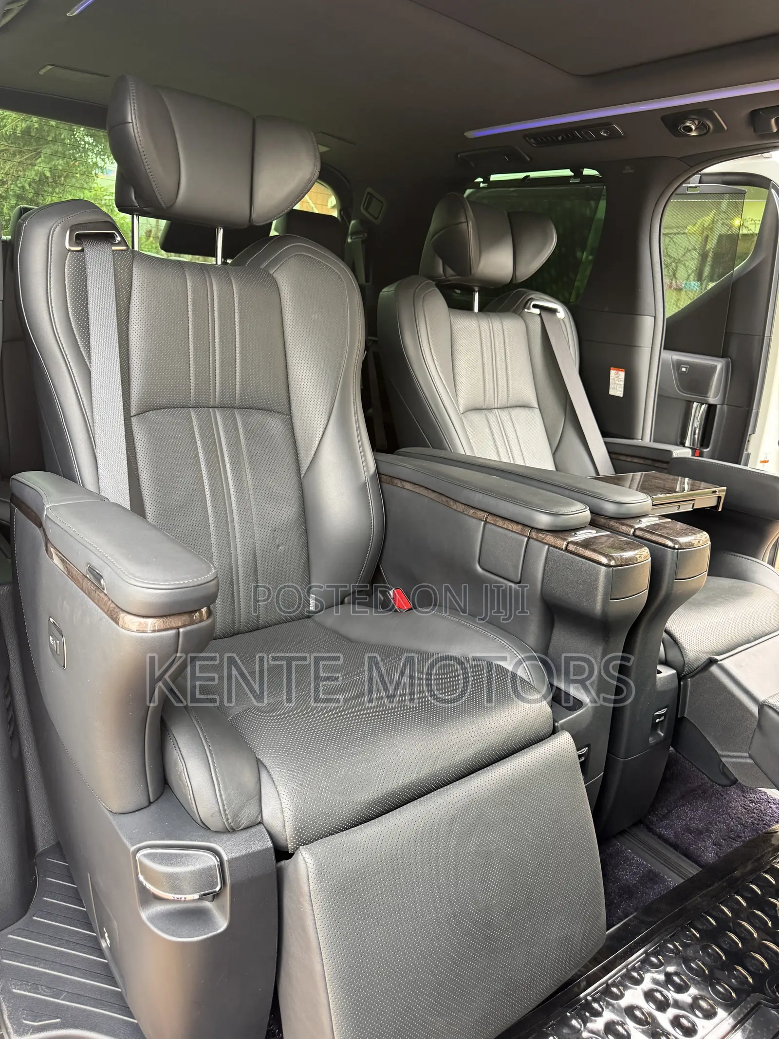 Toyota Alphard 2.5 Hybrid AWD 2023 White