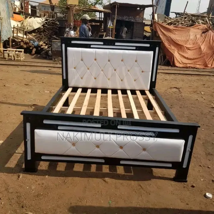 Queen 5by6 Bed in White and Black
