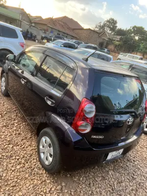 Toyota Passo 1.0 AWD 2012 Maroon