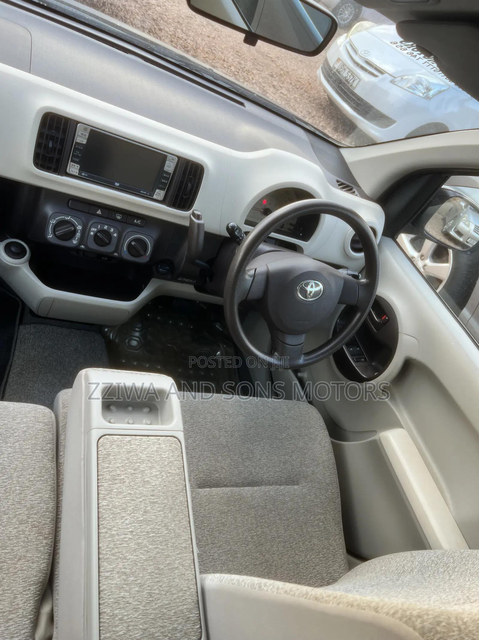 Toyota Passo 1.0 AWD 2012 Maroon