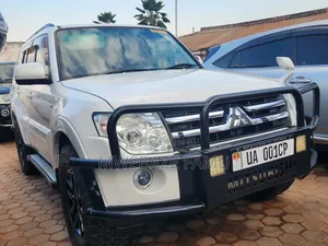 Mitsubishi Pajero 2009 White