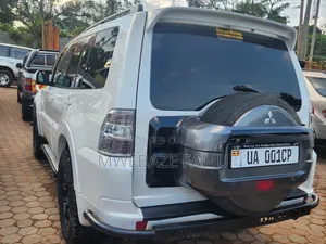 Mitsubishi Pajero 2009 White
