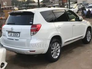Toyota Vanguard 2010 White