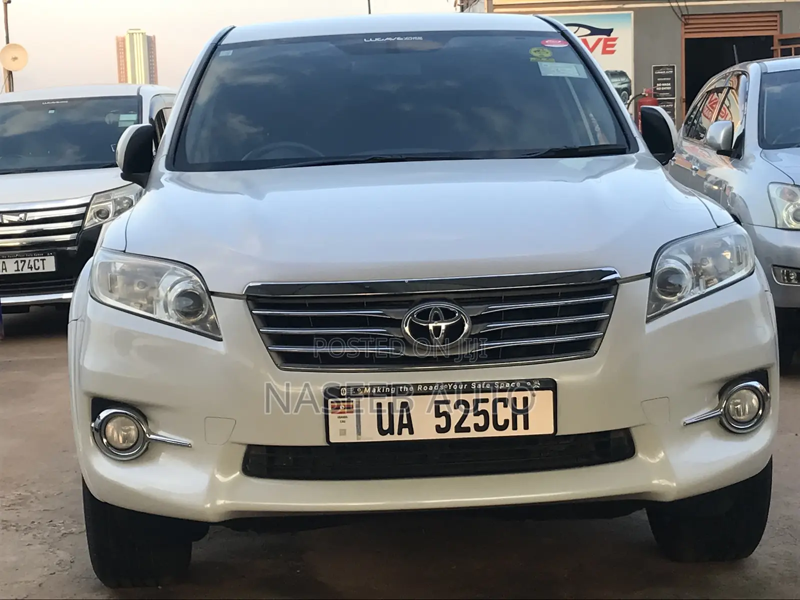 Toyota Vanguard 2010 White
