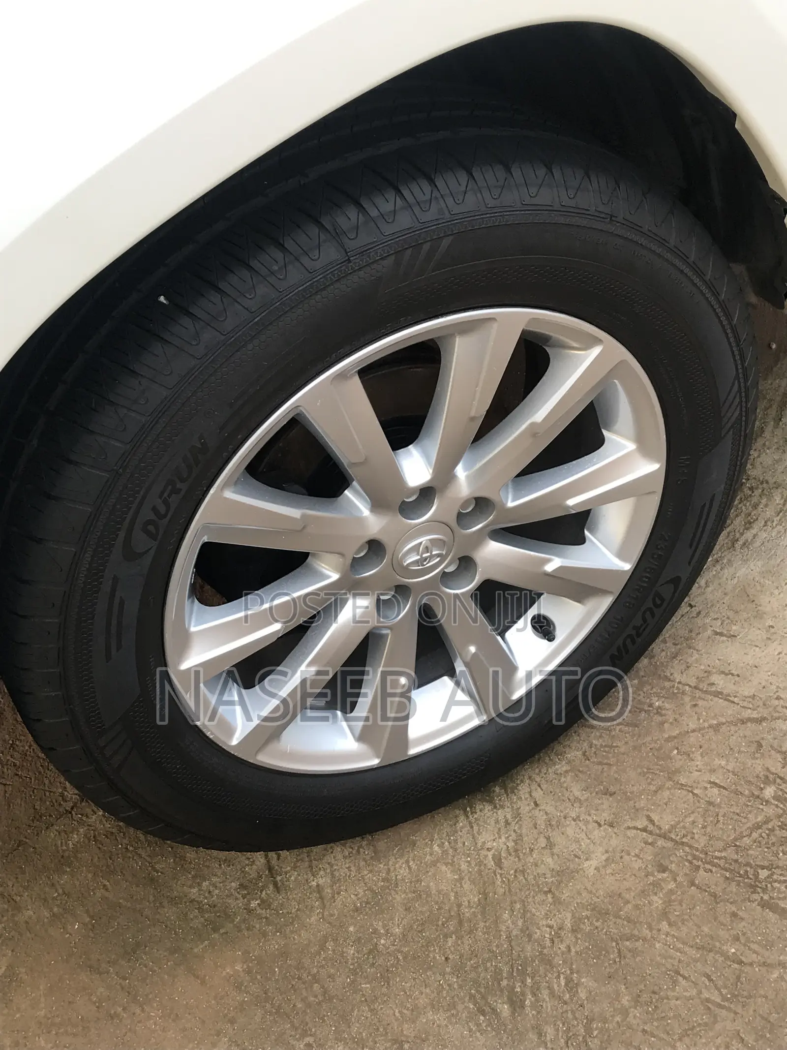 Toyota Vanguard 2010 White