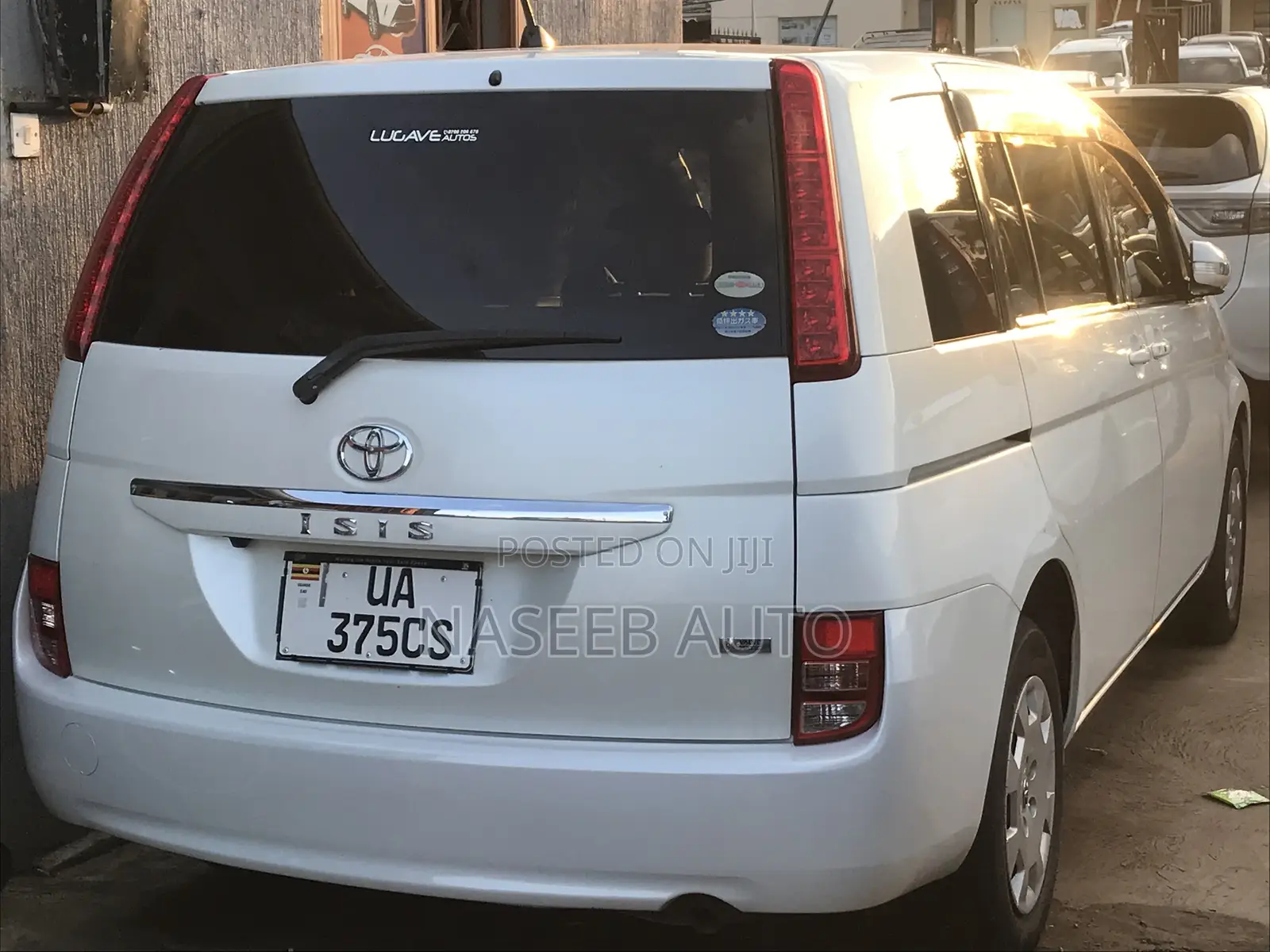 Toyota ISIS 2011 White