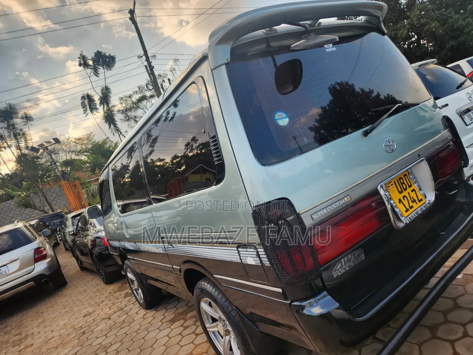 Toyota HiAce 2005 Blue
