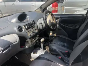 Toyota Vitz 2001 Silver