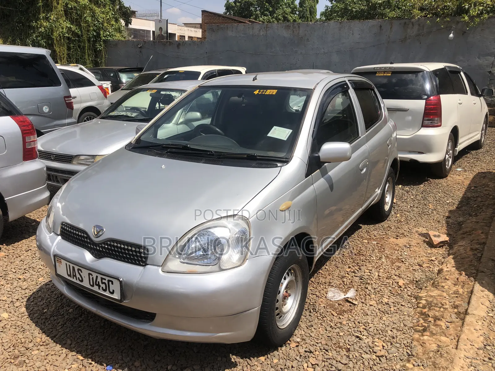Toyota Vitz 2001 Silver