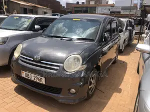 Toyota Sienta 2006 Black