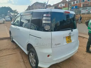 Toyota Sienta 2010 White