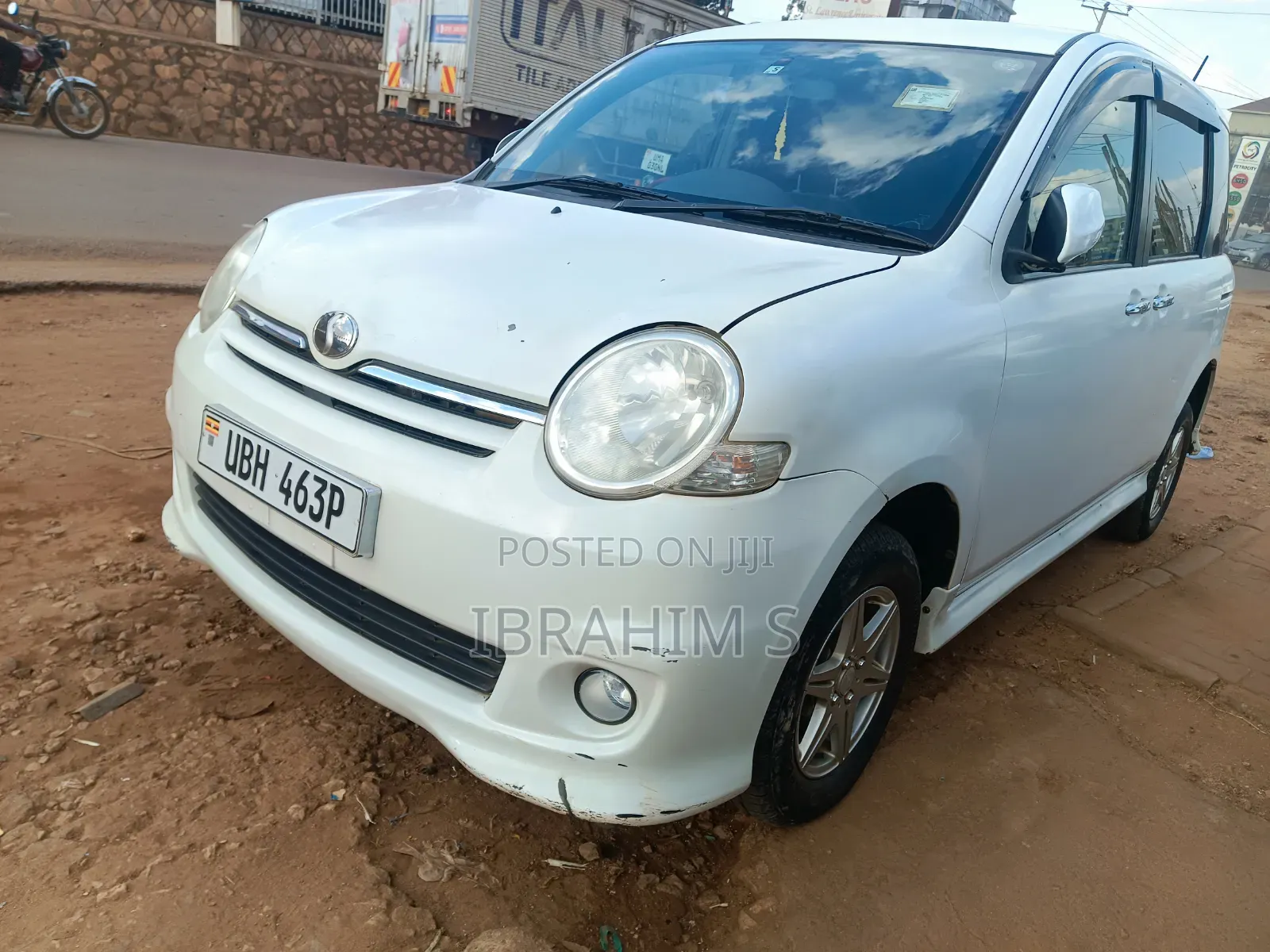 Toyota Sienta 2010 White