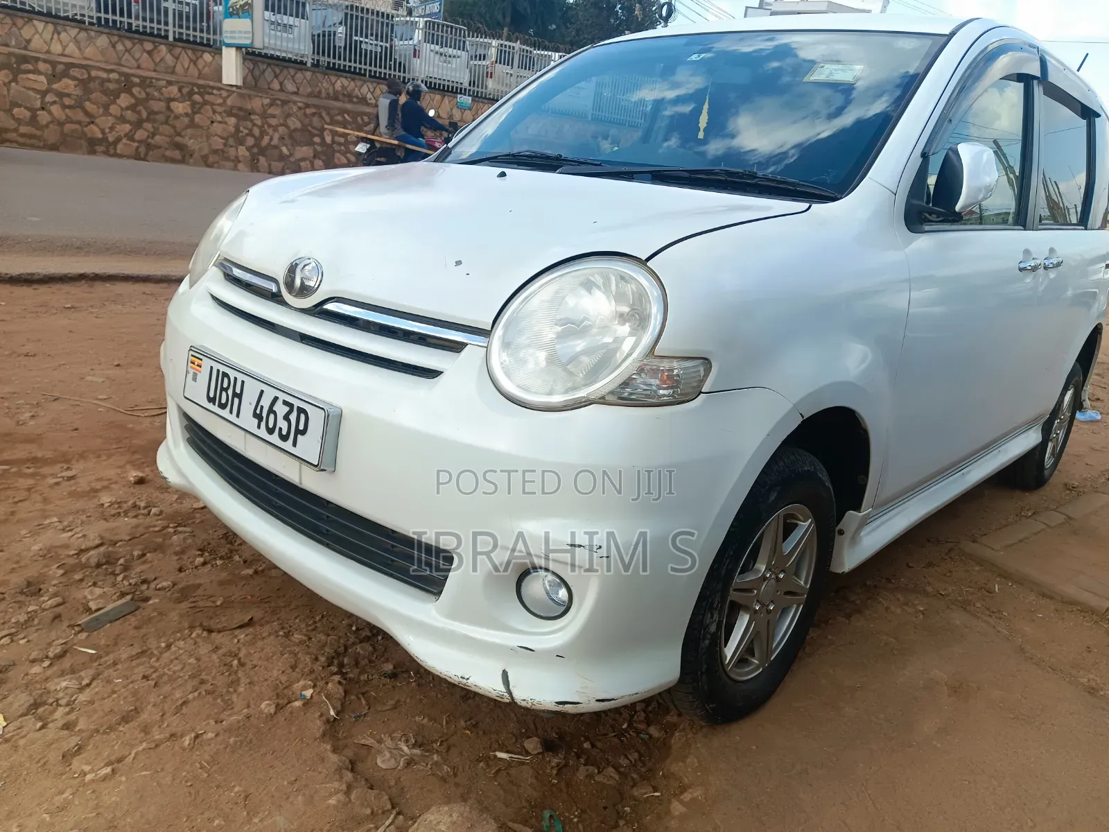 Toyota Sienta 2010 White