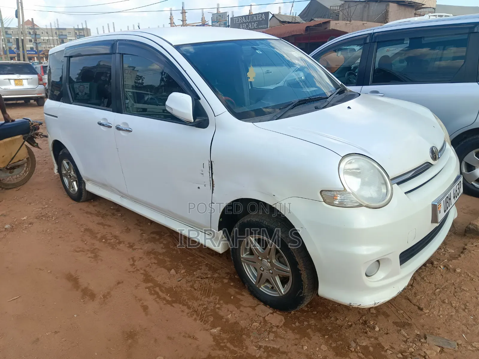 Toyota Sienta 2010 White