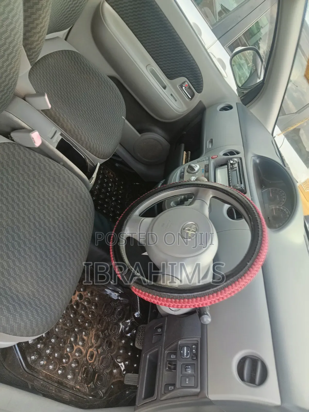 Toyota Sienta 2010 White