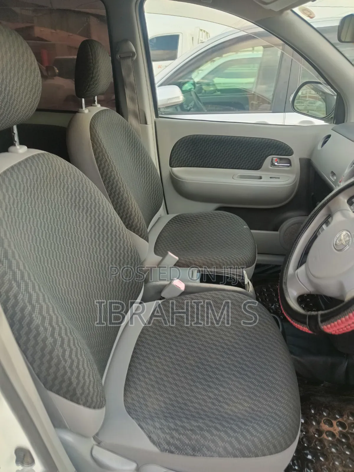 Toyota Sienta 2010 White
