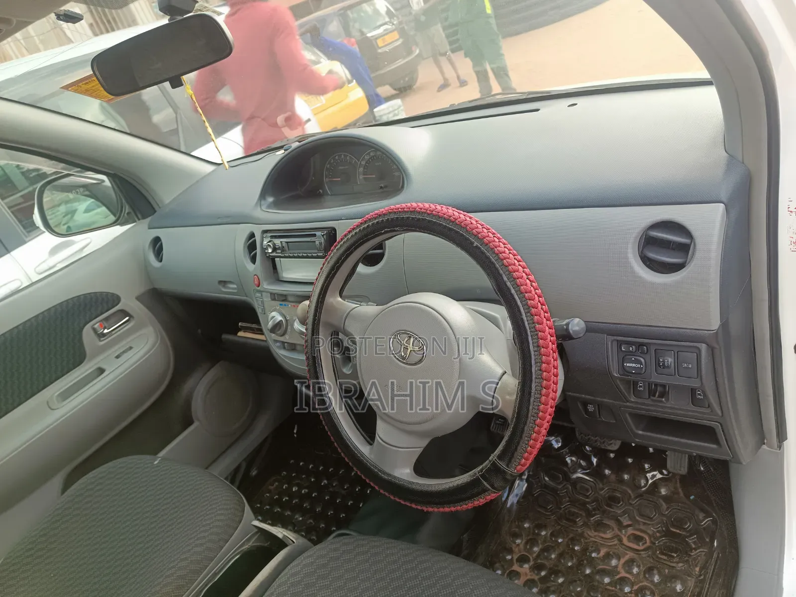 Toyota Sienta 2010 White