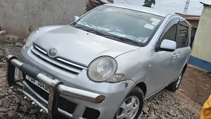 Toyota Sienta 2007 Silver