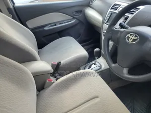 Toyota Belta 2006 Silver