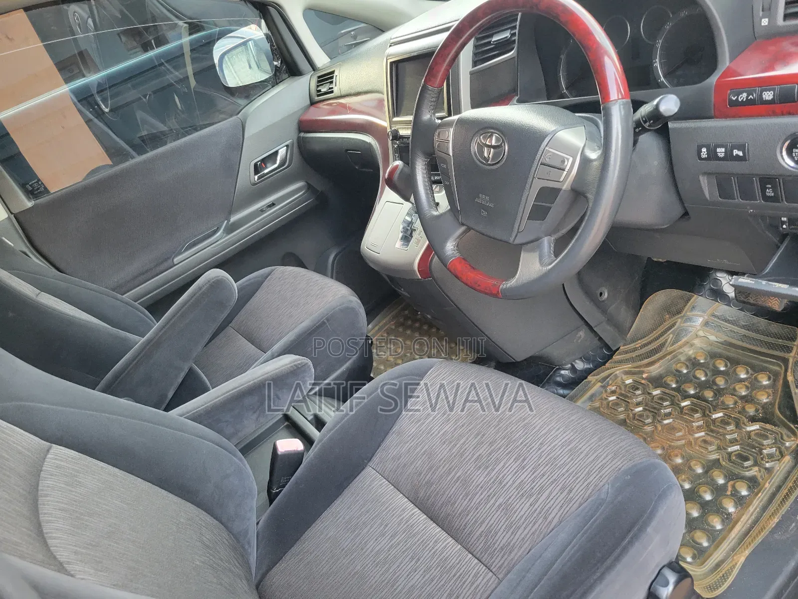 Toyota Alphard 2.4 Hybrid AWD 2013 Gray