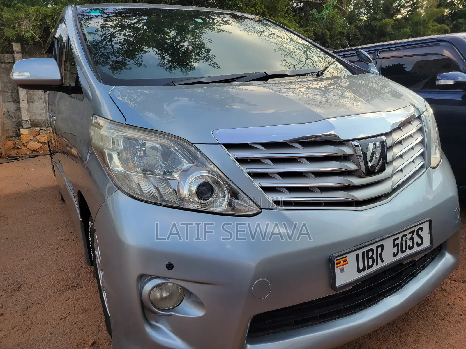 Toyota Alphard 2.4 Hybrid AWD 2013 Gray