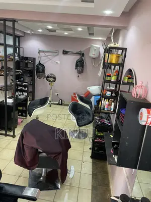Salon in Ackright Bwebajja for Sale