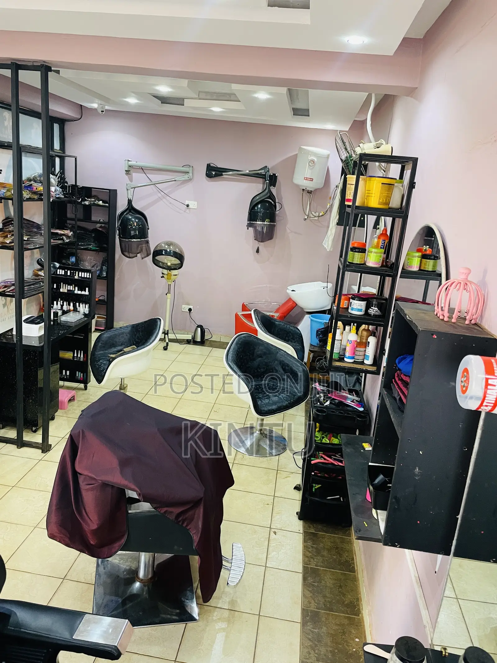 Salon in Ackright Bwebajja for Sale
