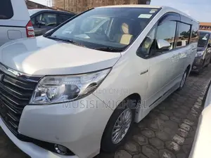 Toyota Noah 1.8 FWD Hybrid (7 seater) 2015 White