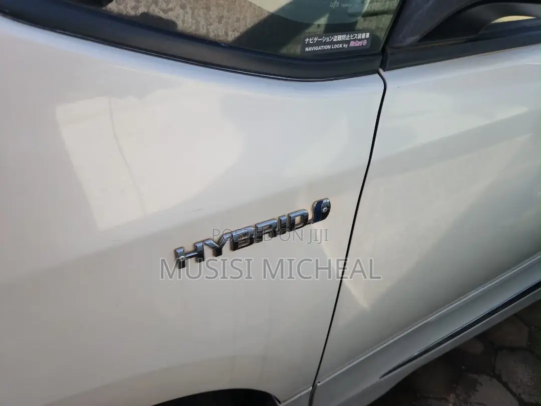 Toyota Noah 1.8 FWD Hybrid (7 seater) 2015 White