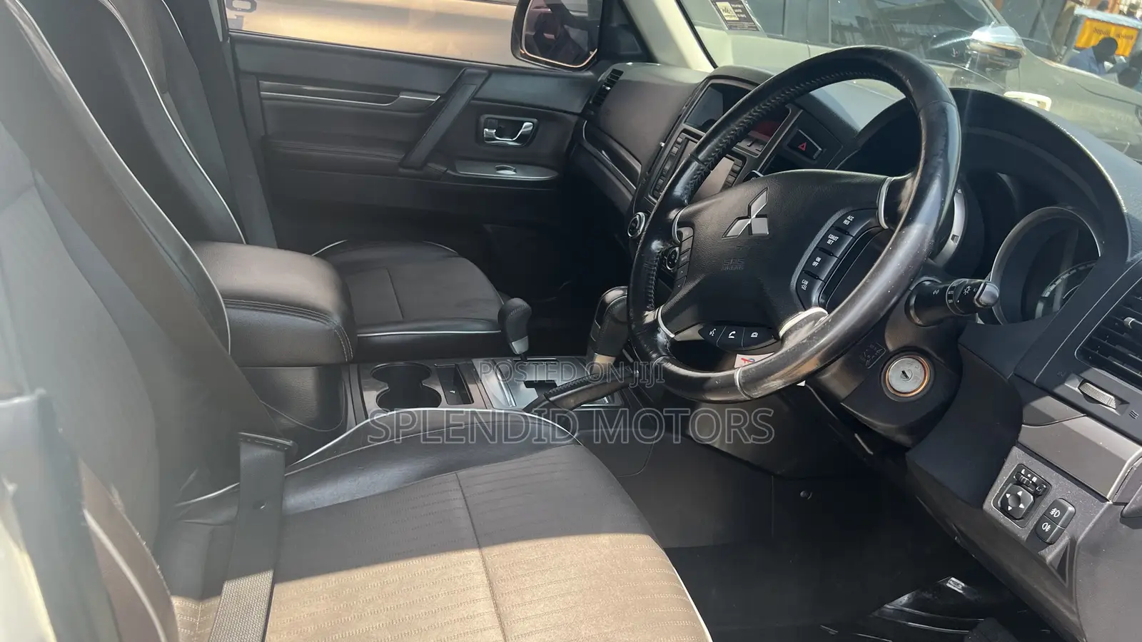 Mitsubishi Pajero 2010 White