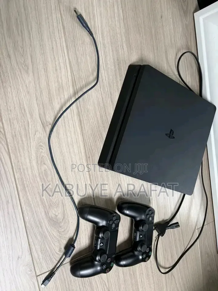 Ps4 Slim With 2 Controllers