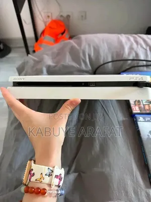 White Ps4 Slim Console With Two Controllers