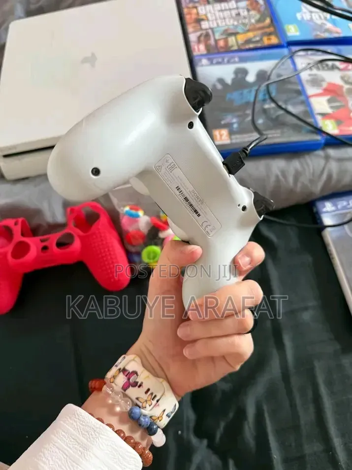 White Ps4 Slim Console With Two Controllers